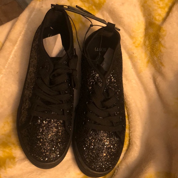 Black shoes with sparkle! - Picture 3 of 6